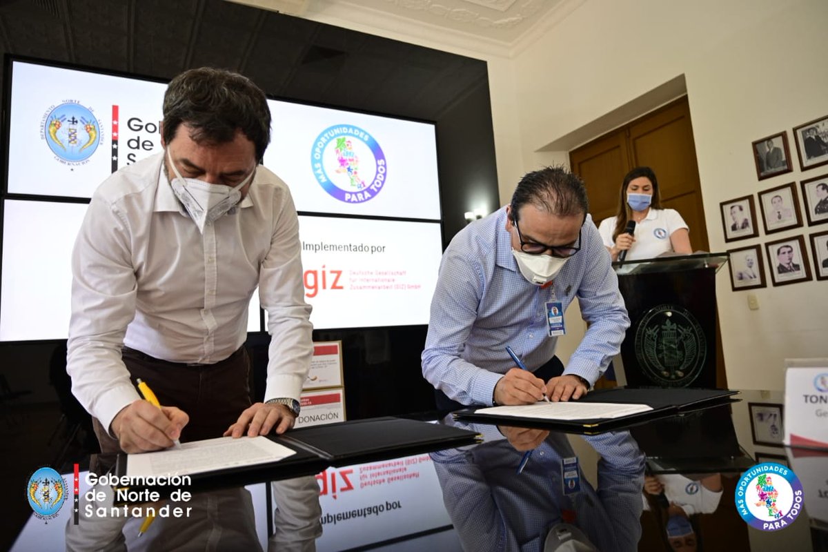 GoberNorte's tweet photo. Firmamos una declaración conjunta entre la Gobernación de Norte de Santander y la Agencia para la Cooperación Alemana (GIZ) con ocasión de la visita de la misión de expertos en emergencia epidemiológica. Durante la socialización, la misión entregó un paquete de más de...👇👇 https://t.co/dmsTzvBMNT