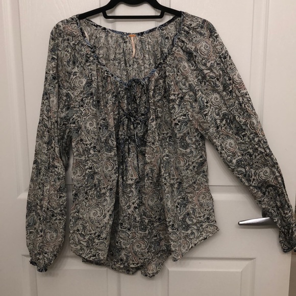 FabFunemployed's tweet image. So good I had to share! Check out all the items I&apos;m loving on @Poshmarkapp from @LizzieCharliee #poshmark #fashion #style #shopmycloset #victoriassecret #stevemadden #freepeople: posh.mk/GXYJzlmlm6