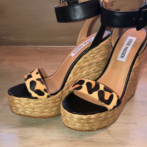 FabFunemployed's tweet image. So good I had to share! Check out all the items I&apos;m loving on @Poshmarkapp from @LizzieCharliee #poshmark #fashion #style #shopmycloset #victoriassecret #stevemadden #freepeople: posh.mk/GXYJzlmlm6