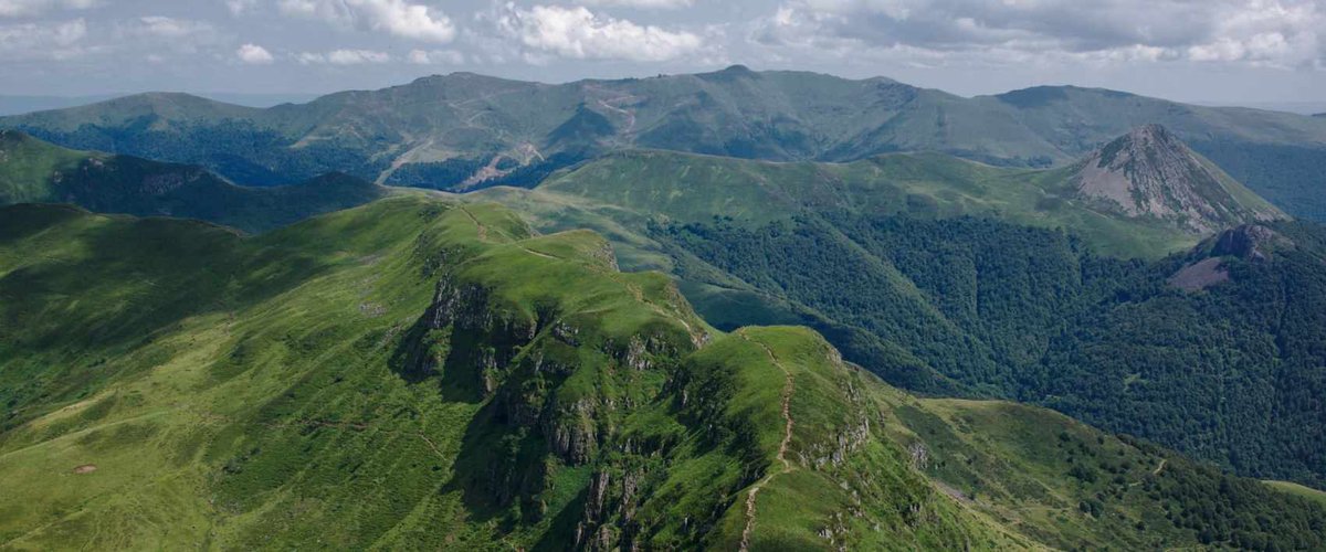 Un trail qui me tente bien pour découvrir cette région du cantal, avec des vues de ouf, et des ravitos du terroir ! Je tente le 24 ou 73 ? Du monde pour le faire en relais ? <a href="/Trail6Burons/">Trail des 6 Burons</a> trail6burons.com poke <a href="/ArthurThibaut/">Virginie C</a> <a href="/voyagerenphotos/">voyagerenphotos</a>