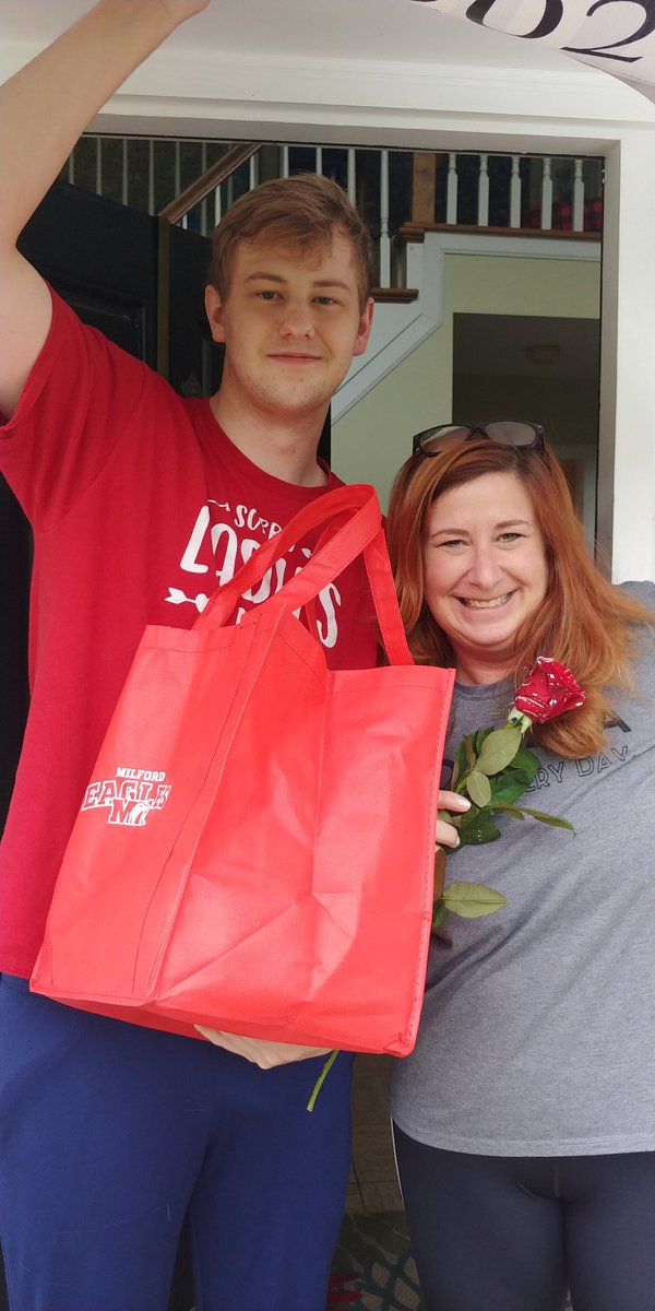 MckenneyKristi's tweet photo. Gig Bag Day for our @MilfordSeniors! Can't wait to celebrate you all on Saturday! @Milford_Schools #GradfortheM Congrats Alli, Adam, Spencer, and Olivia! https://t.co/8HcgcHlJ3y