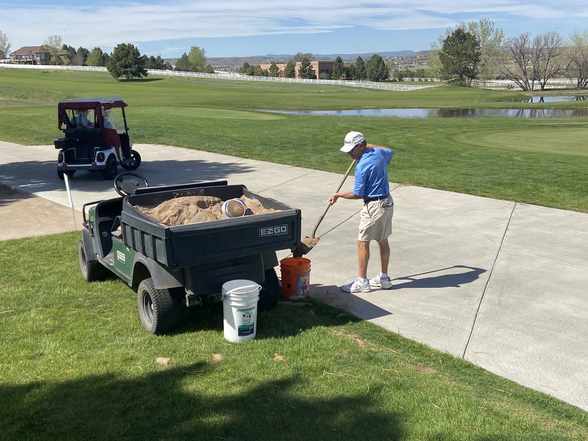 pinerygcm's tweet photo. Pinery Pride Divot day! Thanks to all the members that volunteered their time. Definitely was a big help and was noticed by our team and other members. https://t.co/kb7LhRmKFf