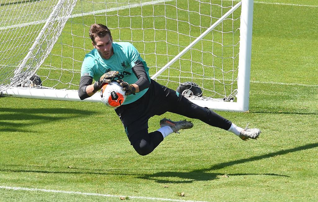 AdriSanMiguel's tweet photo. We are back in our big office again... Melwood! 💪🏻🔴
#ADR13N #YNWA https://t.co/lHelm0SRu0