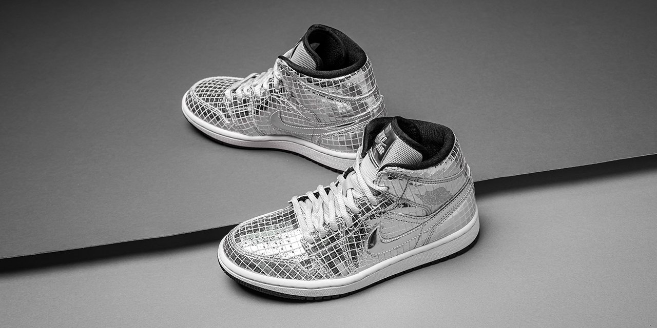 air jordan 1 mid flashing lights