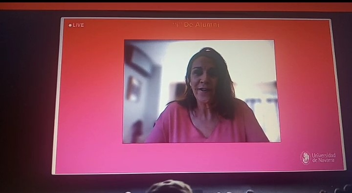 Fernandaparias's tweet photo. Grande @Inesgpaine presidenta @alumni_unav @unav #idealumni2020 #Promocion👑Bienvenidos a todos los graduados a ALUMNI https://t.co/J79PRK7hUy