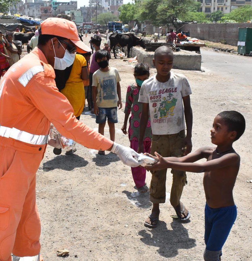 Today's food distribution in areas of Dharavi, Vikroli, Tilak Nagar and Malad. #Mumbai 
God Bless Us All. 
#WeAllNeedIt 
#NDRFHelpingHands 
@satyaprad1 @8Ndrf