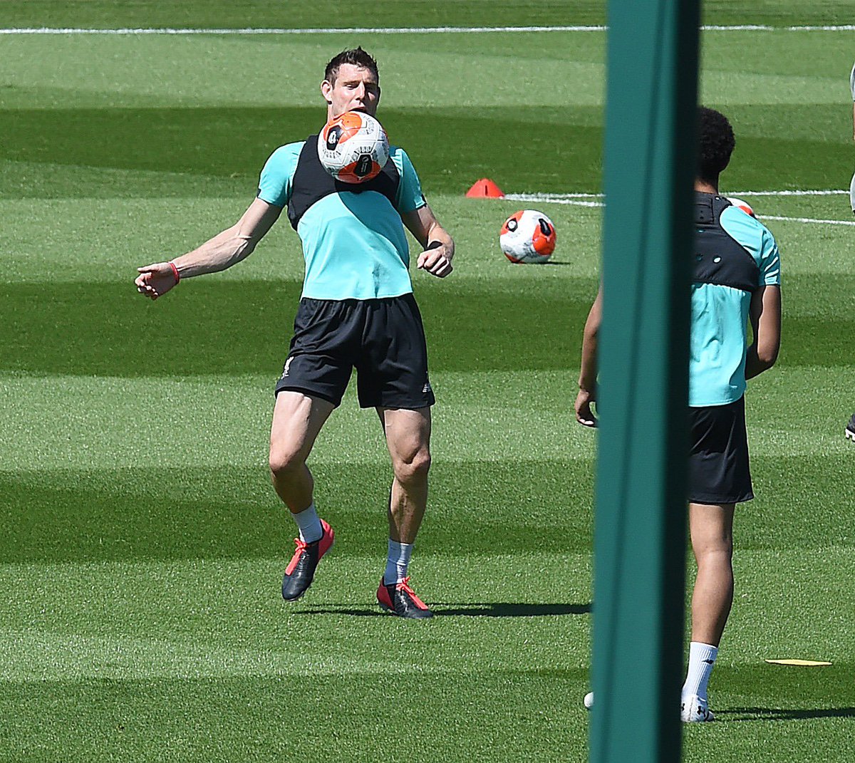 JamesMilner's tweet photo. Great to be back with the boys 💪🏻☀️
#scorchio
#sociallydistancedtraining
#YNWA https://t.co/NdehCnjyII