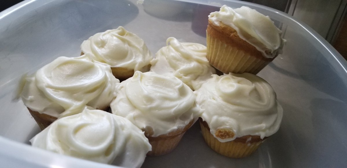 Canadian_Mich's tweet photo. @StPeterCES 
Macaroni with tomato soup for lunch followed by lemon cream cheese cupcakes. Yum!
#DefenderFamilyContest https://t.co/LjYQ9pVEdW