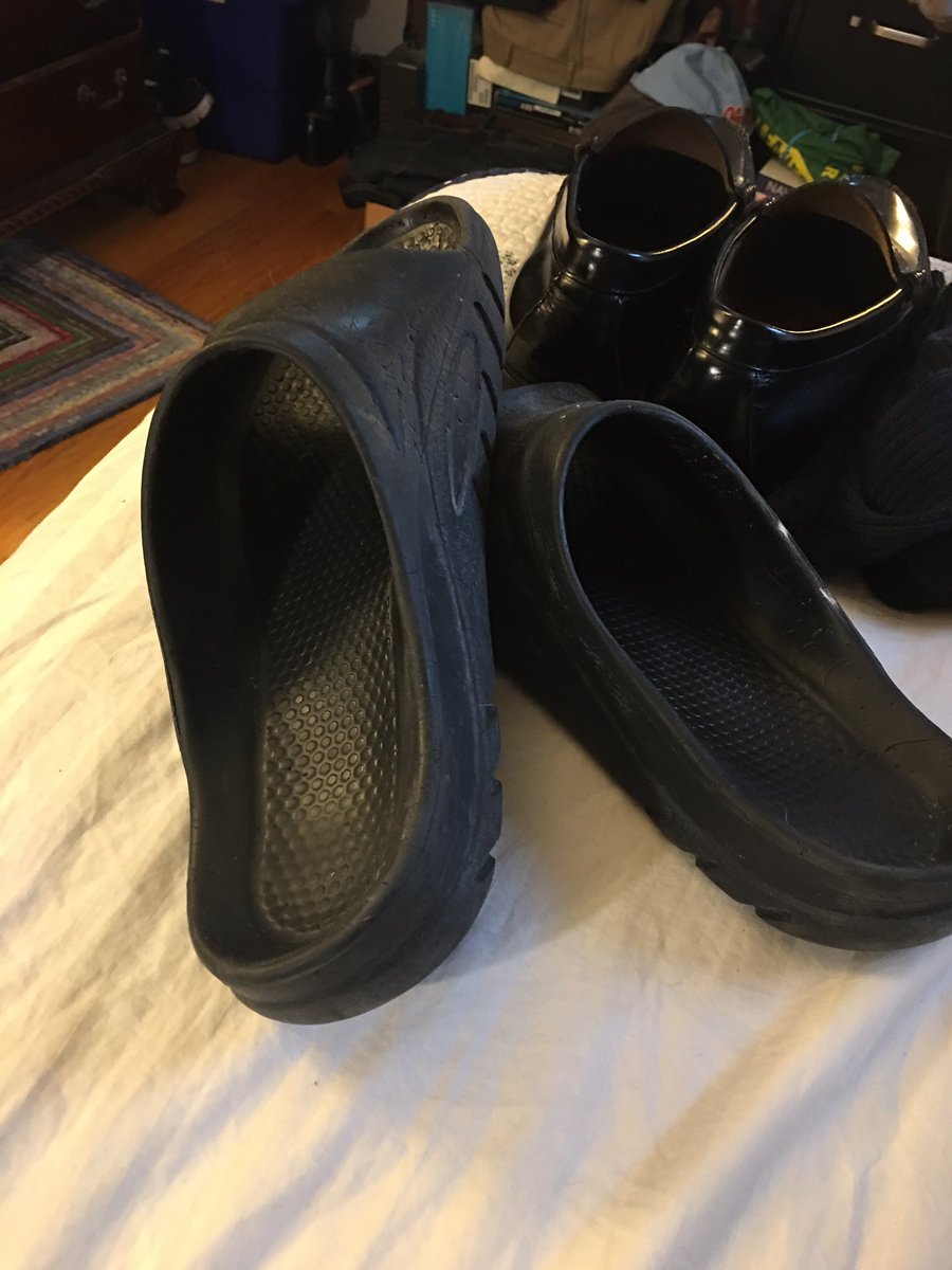 CarrieCakesSTL's tweet photo. @BIRKENSTOCKUSA I’m pretty sure you discontinued this shoe. But could you tell me the name of it so I can find it on @eBay https://t.co/3eMksm18YA