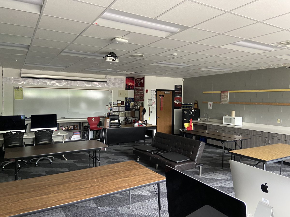 bcwrolltide's tweet photo. Year No. 15 in the books. Thank you 2019-2020 @CHSCampusNews @SidekickSports staff for an amazing, memorable year. #IssuingTheTruth    

-30- https://t.co/ebRlvGxMqa
