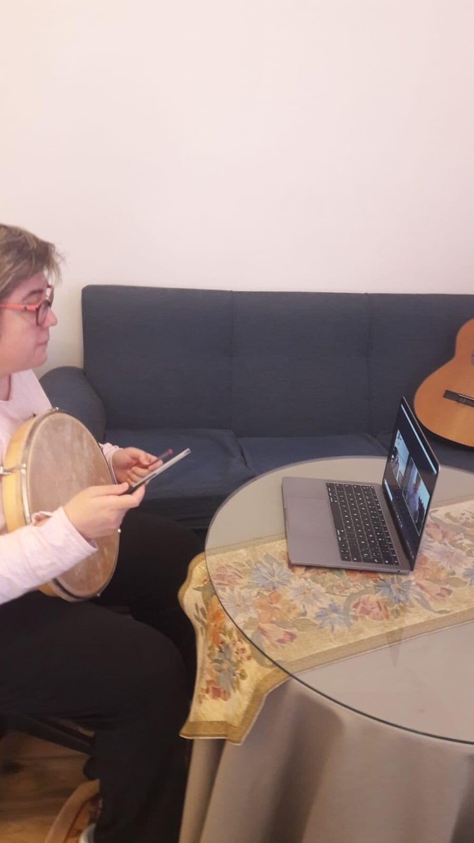 aeimtc's tweet photo. En estos tiempos de pandemia, #EloísaBeltrán, #musicoterapeuta en #Albacete y socia de #AEIMTC, continúa con su trabajo desde casa:

"La musicoterapia trae calma, bienestar, comunicación y diversión. Mil gracias a todos los que disfrutan con este trabajo por videollamada" https://t.co/F64Tdt7tzD