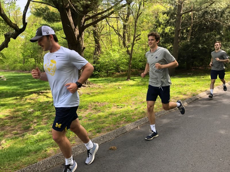 NDMenSoccer's tweet photo. Big shoutout to rising sophomore Zach Dedrick, who over the weekend organized a 20-mile run that raised nearly $7,000 for a local homeless shelter!

📰: https://t.co/TLdmMn2ptq

#GoIrish☘ https://t.co/OlAM220ktx