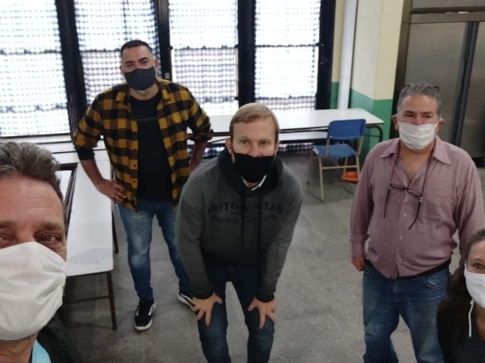 DanteBoeri's tweet image. Charlamos con lxs compañerxs en las Pps 22, 23, 24 y Secu 7 de #Ezeiza. Nos cruzamos con el Intendente @Gato_Granados y destacamos la enorme tarea de cada docente.
En Echeverria visitamos a lxs crxs de la Pp 39. Siempre con lxs compañerxs!!!
@SUTEBAProvincia @PDSurradio