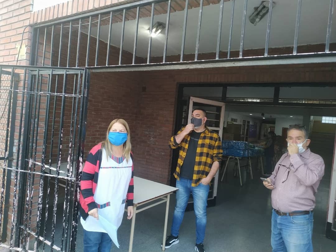 DanteBoeri's tweet image. Charlamos con lxs compañerxs en las Pps 22, 23, 24 y Secu 7 de #Ezeiza. Nos cruzamos con el Intendente @Gato_Granados y destacamos la enorme tarea de cada docente.
En Echeverria visitamos a lxs crxs de la Pp 39. Siempre con lxs compañerxs!!!
@SUTEBAProvincia @PDSurradio
