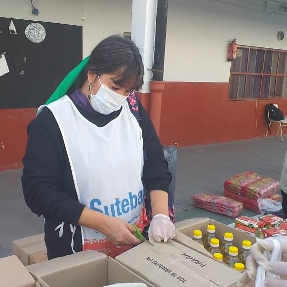 Lilianarossi101's tweet photo. Donde está la Escuela está la Patria! 🇦🇷
@SUTEBA_lanus en las escuelas, hoy en EP 26, 35, 48, CEC  802, J 924, 940, EES 18, colaborando y haciendo relevamiento de los bolsones. Conversando sobre la agenda sindical construida con los delegadxs. 
@SUTEBAProvincia 
@RobiBaradel https://t.co/PFTsVMYIHe