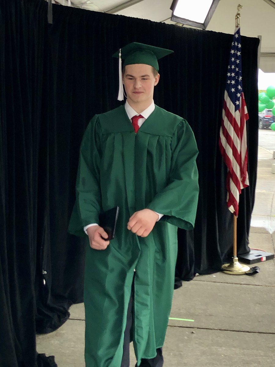 FWPS210's tweet photo. Look at these excited @TheiAcademy seniors during their graduation walks! #IAGrad #Classof2020 https://t.co/pwVS9ojtHt