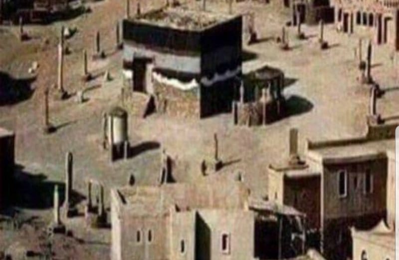 sabqorg's tweet photo. بين الفرث والدم.. هنا قصة حفر بئر زمزم بعد طمسه والغراب الأعصم.

https://t.co/iTxyyGv3F0 https://t.co/kgOFjTim4c