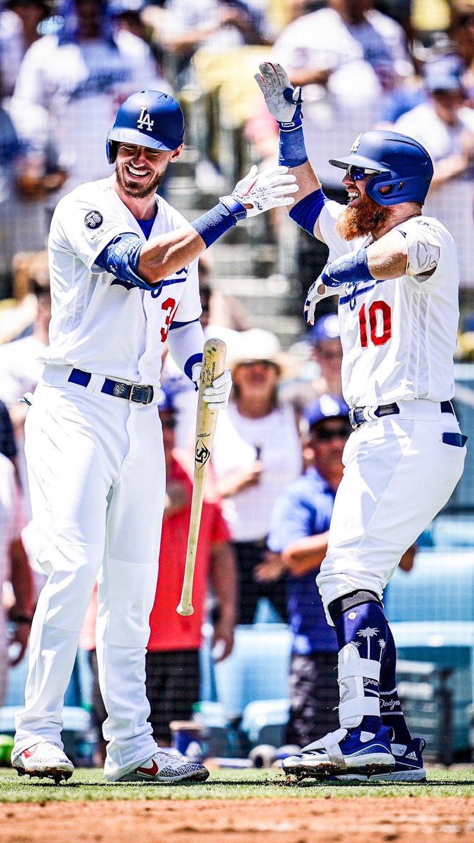 Dodgers's tweet photo. We miss you, baseball.

#WallpaperWednesday presented by @smartfinal. https://t.co/11zYfSn4rl
