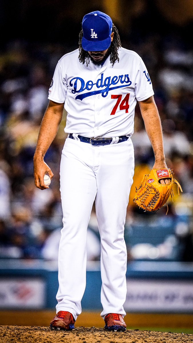 Dodgers's tweet photo. We miss you, baseball.

#WallpaperWednesday presented by @smartfinal. https://t.co/11zYfSn4rl
