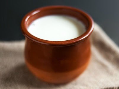 quesos_cuna's tweet photo. Los coagulantes enzimáticos pueden ser muchos, pero los más curiosos son los animales. El cuajo animal se extrae de rumiantes en periodo de lactación. Este tipo de cuajo se utiliza en un famoso postre llamado cuajada. https://t.co/hzd8klxO5H