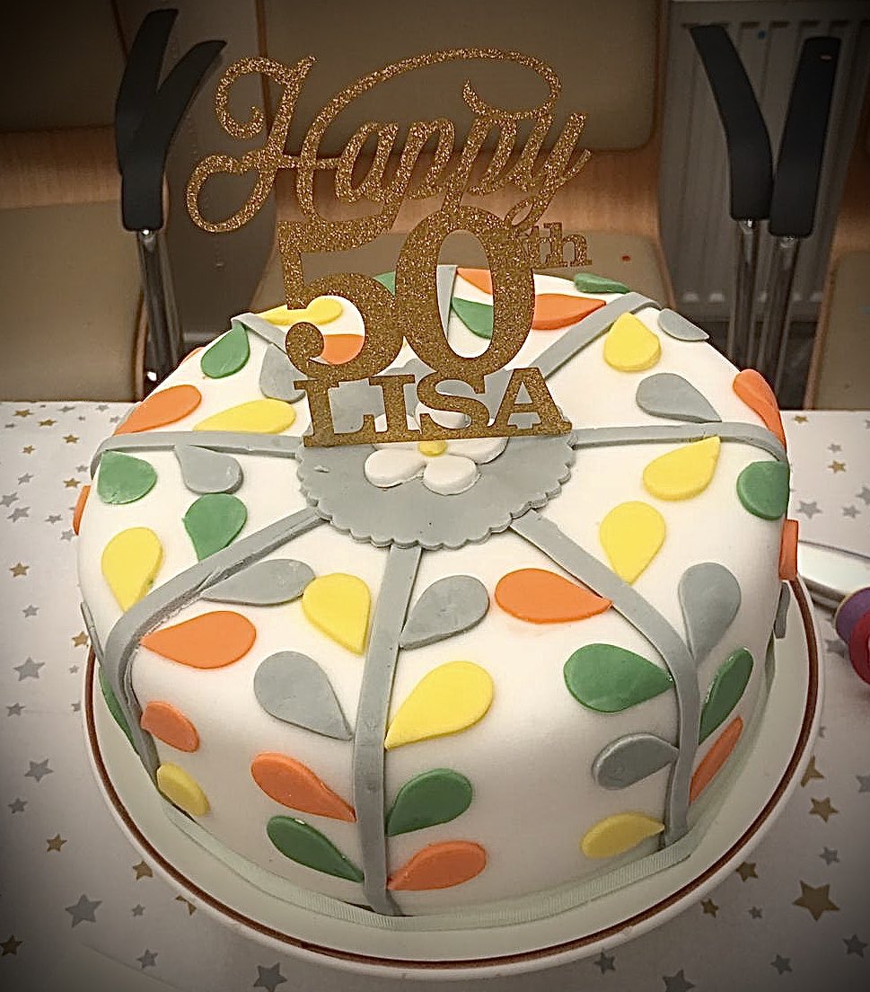 LisaLouRMN's tweet photo. Thank you to all my lovely colleagues @OxleasNHS for kicking off my special birthday celebrations @stacywash19 @RiverssimpsonK @saraoxqi @janewells99 @OxBugBuster @helennich1 @LawrenceYong3 much love to you all 😘 https://t.co/Jx4wPtsZAI