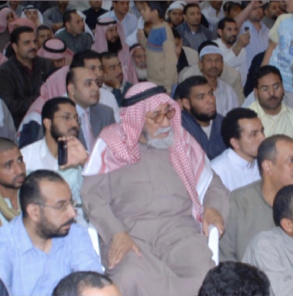 الله يرحم العم #دغيم الصويحة صديق الوالد نعم الرجل خلقا وأخلاقا ومن أحبه الله أنزل محبته في قلوب عباده فقد كان محبوب عند الصغير قبل الكبير  وكان حريصاً على السؤال عنا والتواصل معنا بعد وفاة الوالد وهذا من بره لاصدقائه 

 الله يرحمه ويغفر له ويجعل الملتقى في جنات النعيم 🤲🏻