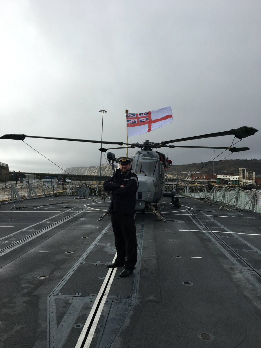 RNReserve's tweet photo. On national #ThankATeacherDay we are championing our Reservists who are teachers in their civilian careers

Lt Ritchie Wilkinson, one of our #MediaOps officers from @medwayrnr,or "Mr Wilkinson" as he is known in the Kent school where he works, is a digital media #teacher who..1/3 https://t.co/DRnzsk4tXt