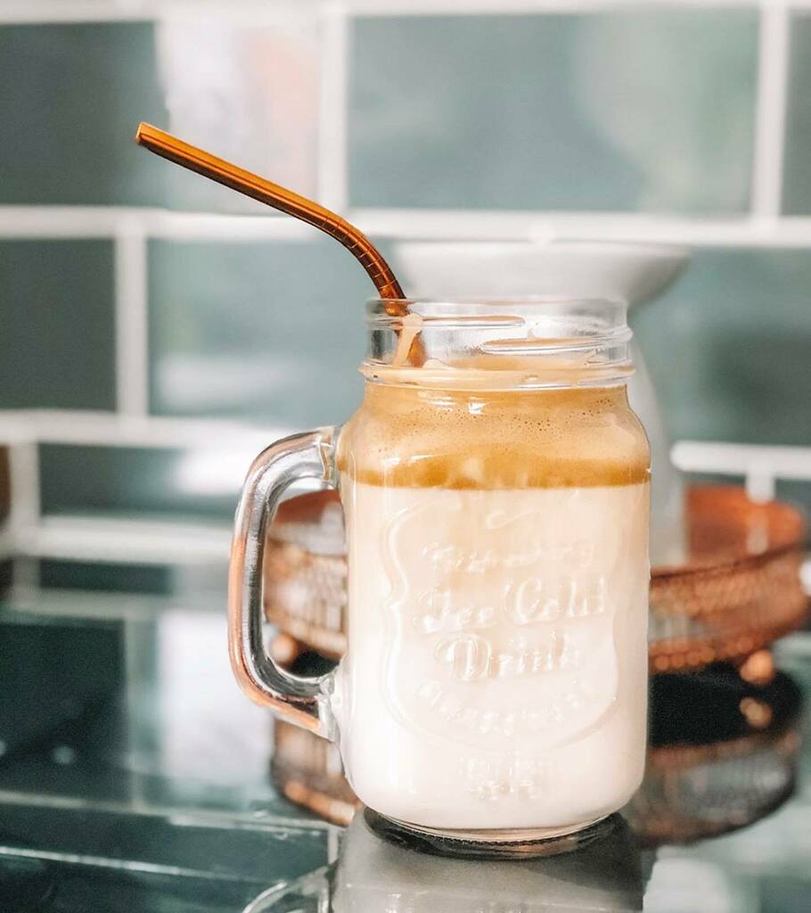 PacificStraw's tweet photo. This perfect ice coffee ☕️ 🧊 😋
Summer is here ☀️🏖
.
📷 @__beingrosie ❤️
.
#icecoffee #icecoffeelatte #reusable #straws #drinkware #reusablestraw #noplasticstraws #metalstraw #metalstraws #ecostraw #steelstraw #pacificstraw #zerowaste #plasticfree #saveourseas #plasticfree… https://t.co/fgJ0mg9tuj