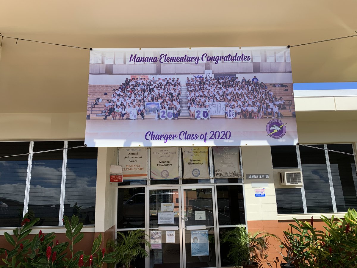 PearlCityHS's tweet photo. Manana Elementary School congragtulates our Charger Seniors!  Thank you Manana!  Pearl City Complex... one team! https://t.co/XD1Gy5ic47
