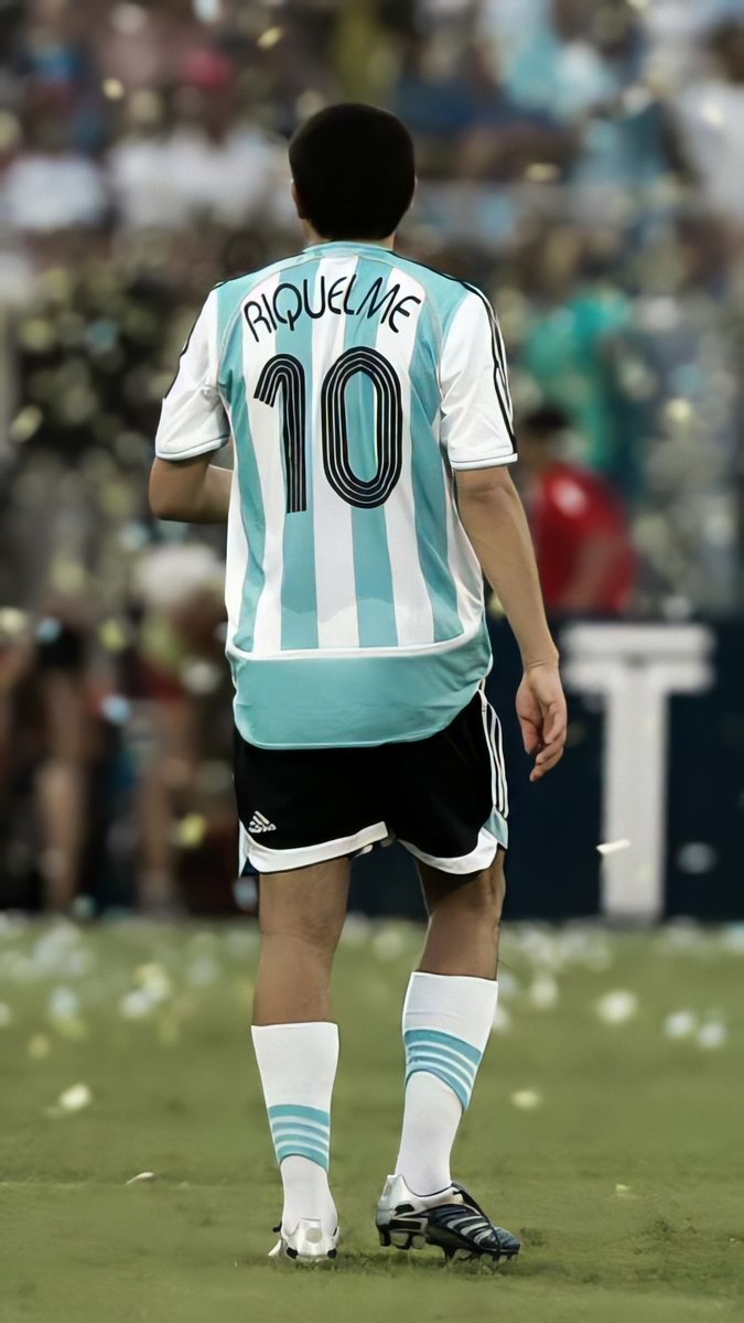 fotosroman10's tweet photo. Un error que haya jugado solo un Mundial. Merecimos verlo más... 🇦🇷🔟 https://t.co/bKNnlXtl1o