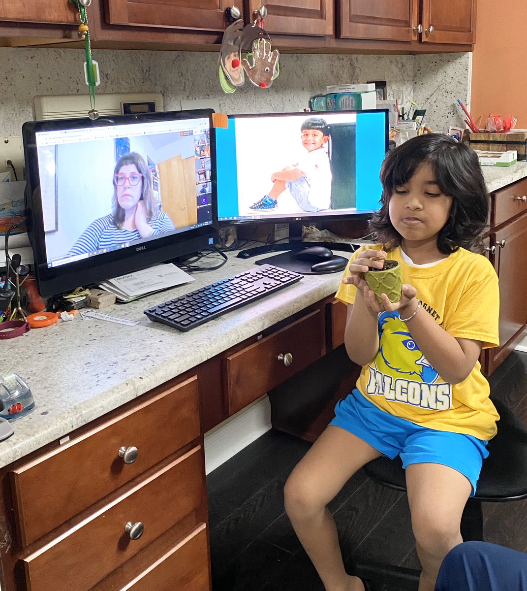 PMTalwar's tweet photo. A shout out to our amazing Arts teacher, Jet Schmidt, for conceptualizing n executing our first ever school-wide #VirtualShowNTell 
It was fun, inspiring and a tremendous success. Fuller teachers rock! @FullerMagnet Elementary School https://t.co/45yxTPPL5o