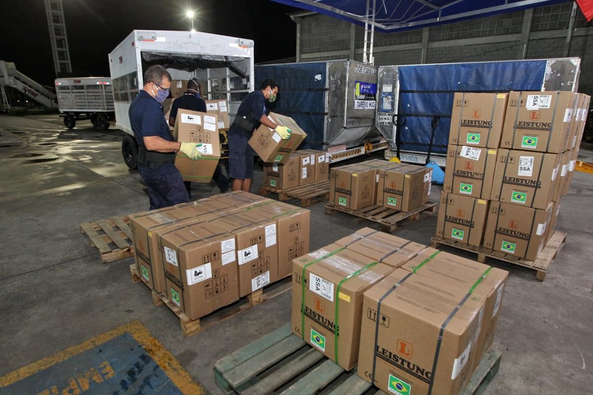 dausterbruno's tweet photo. Essas imagens são de uma carga com 159 respiradores mecânicos que recebemos no início da noite de hoje, no Aeroporto Internacional de Salvador. O material irá passar por devida esterilização e seguirá para montagem de leitos de UTI aqui na capital e no interior. https://t.co/17QnJFvKOy