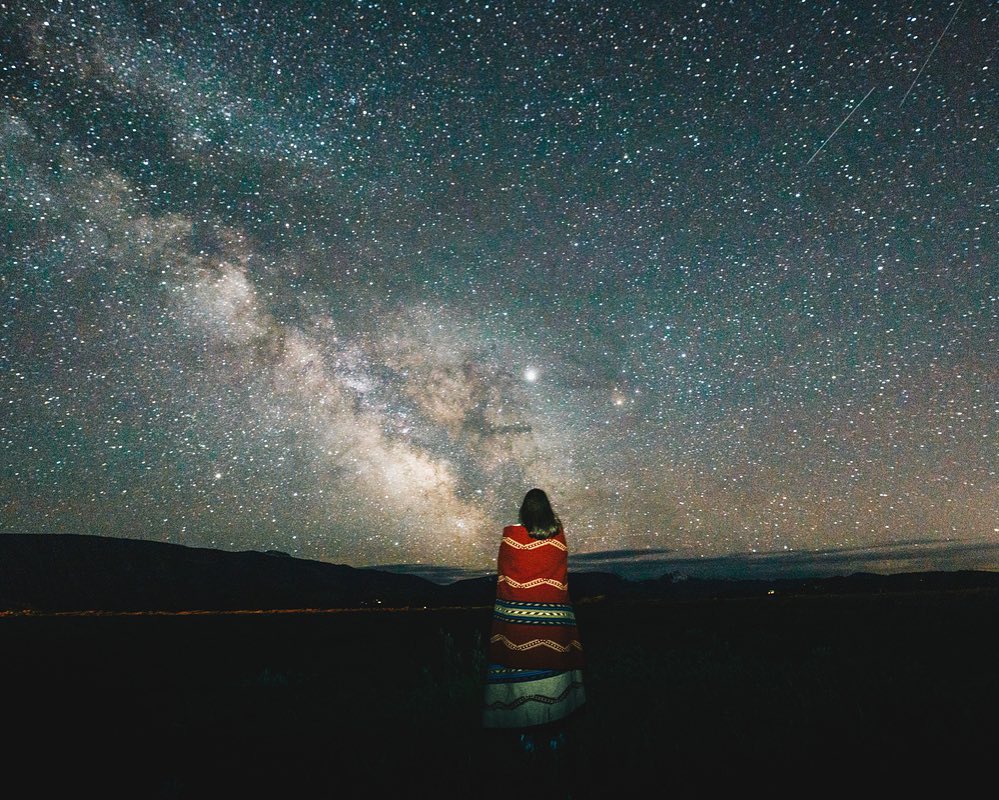 FourSeasonsES (@fourseasonses) on Twitter photo 🌟 ¿Cuál es tu sueño más grande? 🌟 El de nosotros, volvernos a encontrar y crear nuevas historias juntos. #VolveremosAViajar <a href="/FSJacksonHole/">Four Seasons Jackson</a>📸 @tetonskies
.
.
#FourSeasons #DreamWithFS #SueñaConFS #StayHome #QuedatenCasa #FSConnectsAtHome #FSContigoEnCasa #stars #nightsky 🌟 ¿Cuál es tu sueño más grande? 🌟 El de nosotros, volvernos a encontrar y crear nuevas historias juntos. #VolveremosAViajar <a href="/FSJacksonHole/">Four Seasons Jackson</a>📸 @tetonskies
.
.
#FourSeasons #DreamWithFS #SueñaConFS #StayHome #QuedatenCasa #FSConnectsAtHome #FSContigoEnCasa #stars #nightsky