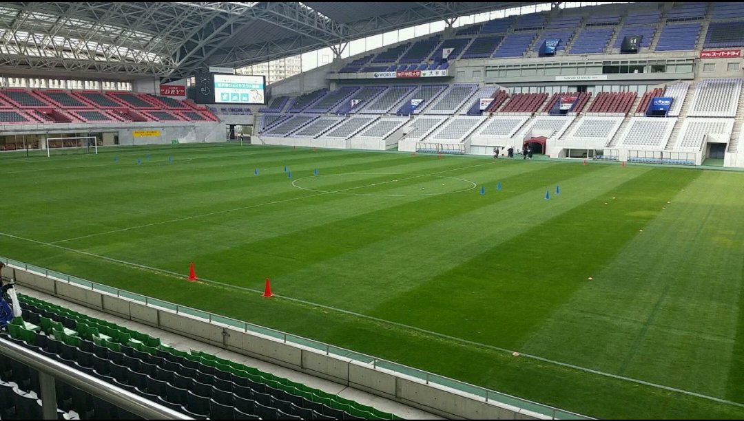 yukitake_09's tweet photo. @visselkobe 月が映えるスタジアム！

2枚目3枚目は息子がチャリティーサッカーに参加した時のもの😊

4枚目はファン感の時にピッチへ✨

息子達が大好きな場所😊
#ヴィッセル神戸 
#ノエビアスタジアム https://t.co/AbxUL6jw9F