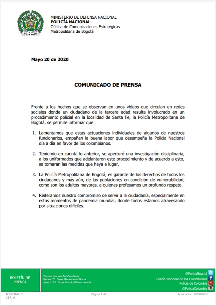PoliciaBogota's tweet photo. Frente a los hechos que se observan en unos vídeos que circulan en redes sociales donde un ciudadano de la tercera edad resulta involucrado en un procedimiento policial en la localidad de Santa Fe,@PoliciaBogota, se permite informar que: https://t.co/pzqUbPO3bL