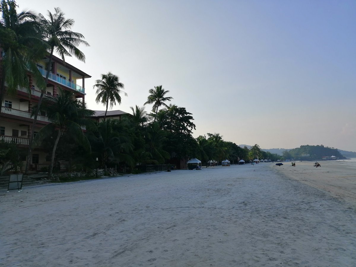faisalrazali94's tweet photo. Before Covid setiap pagi
Paling tidak pon keluar amek angin Pantai Cenang dulu sebelum mula kerja
🤗😔

#travelagen
#melatitanjungholidays
#langkawi
#pantaichenang https://t.co/mklpa5FFhw