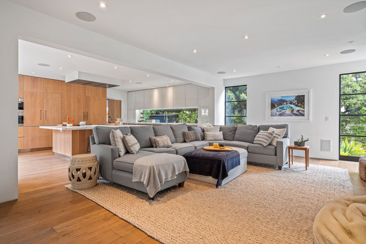 LeverageRE tweet media