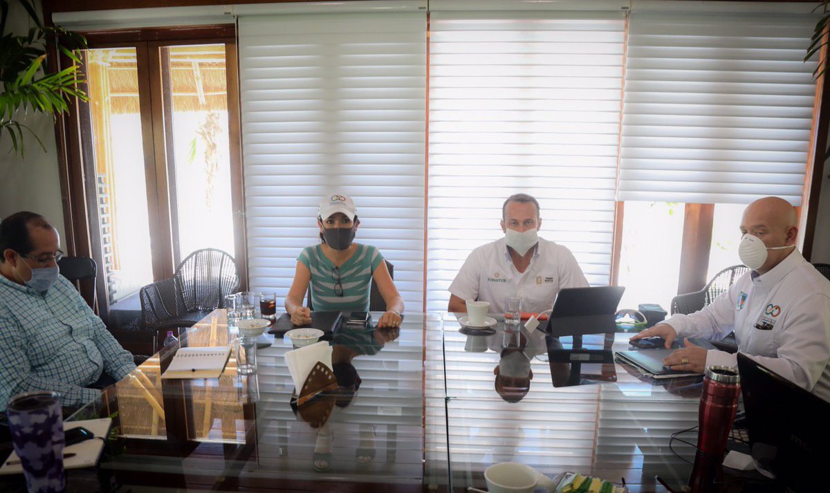 LauFdzOficial's tweet photo. Hoy sostuvimos una reunión con Raúl Bermúdez Arreola, subdirector de Políticas Estratégicas y Vinculación Interinstitucional de @FonaturMX. Me acompañaron Antonio Velázquez y Tirso Esquivel, secretarios de Obras y Servicios Públicos y de Desarrollo Urbano. #PuertoMorelos https://t.co/hVuLzatFUW