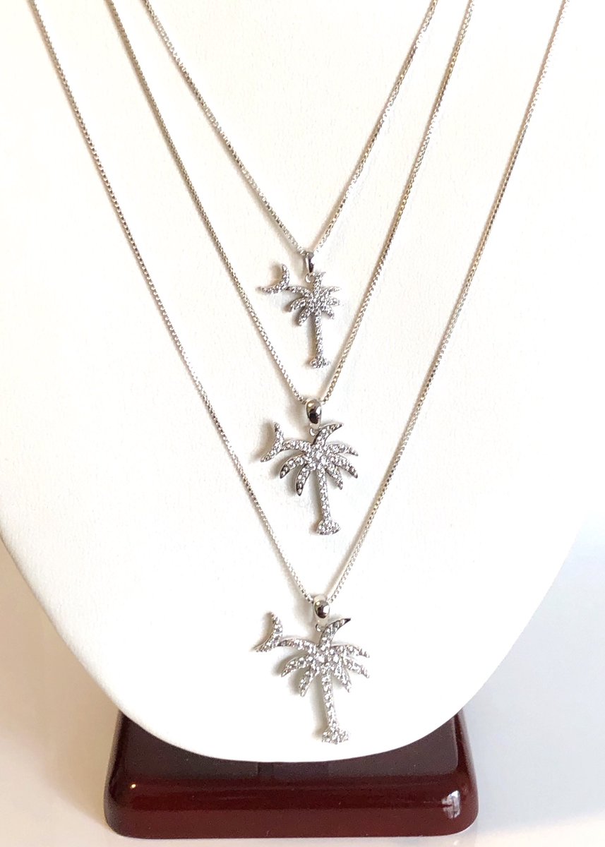 S_Charm_Jewelry's tweet photo. #giftyourgrad something to remind them of home

Sterling silver #palmettomoon necklaces start at $42! 
https://t.co/gxNKdJKS2I
#palmettojewelry #charlestonricebeads #shopsmall #supportsmallbusiness #smallbusiness #smallbiz #smallbusinesswomen #charlestoncitymarket #charlestonsc https://t.co/frmWMgP2gY