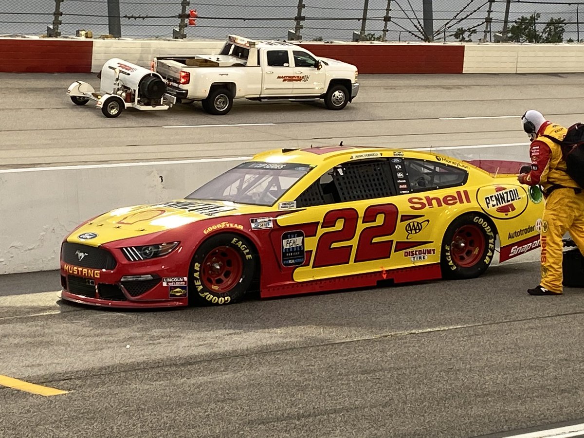 Pace car ready to roll as the dryers make one more pass! | <a href="/shellracingus/">Shell Racing US</a> @FordPerformance #NASCAR <a href="/JoeyLogano/">Joey Logano</a> <a href="/FeedingAmerica/">Feeding America</a>