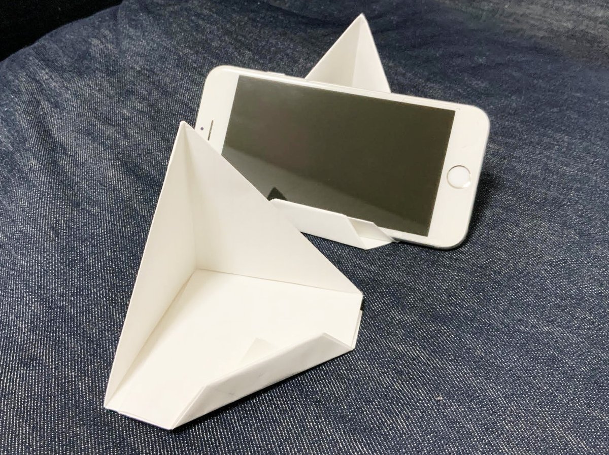 Campus Life 京都大学公式 V Twitter きずな では 折り紙お茶会 をオンラインで本日開催予定です 斬新なスマホスタンドを作りながら 皆でまったり国際交流しましょう 用紙で作れちゃいますので 特別な持ち物は不要です 詳細や申し込み方法はkulasis