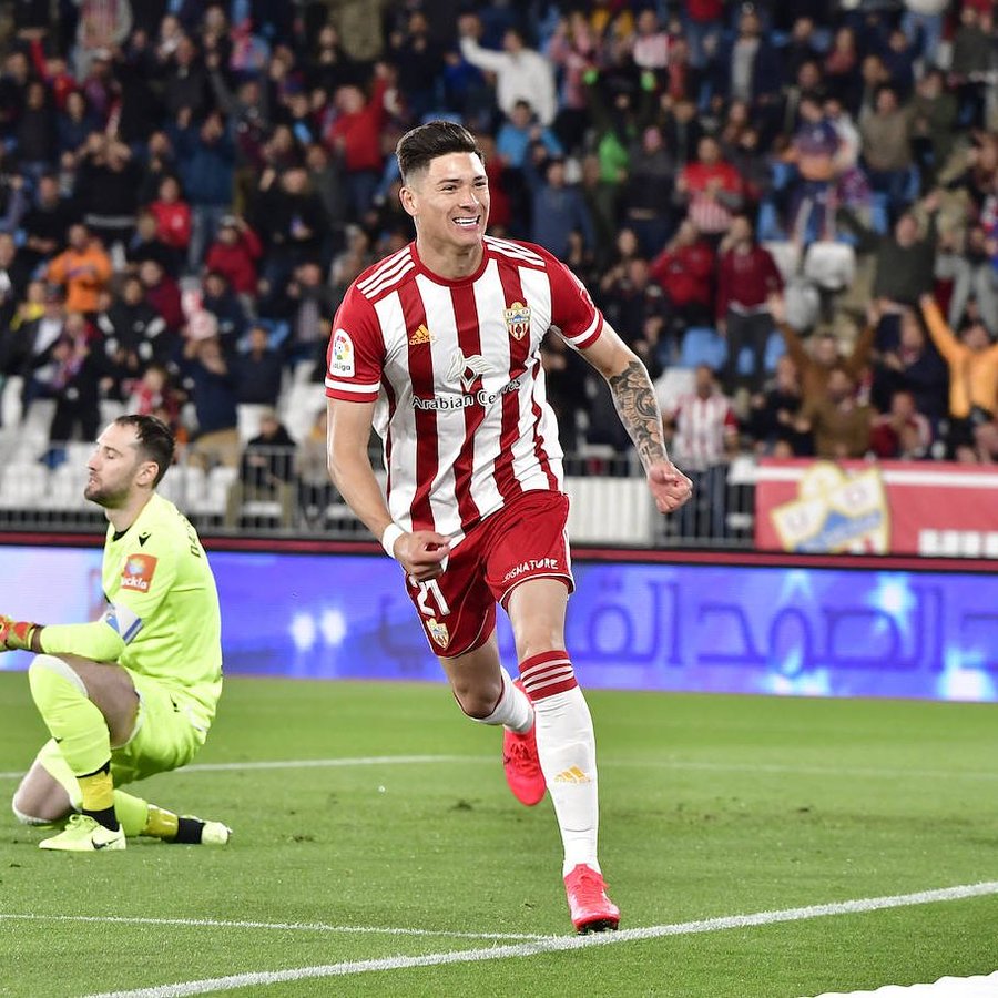 ダルウィンヌニェス 歴代の背番号を調査 プレースタイルや年俸について