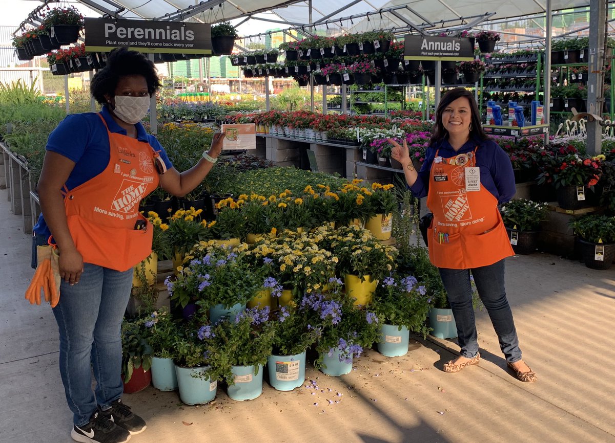 TWINNING and WINNING at 8517! LaKeisha is doing a outstanding job as Specialty Supervisor!!!!