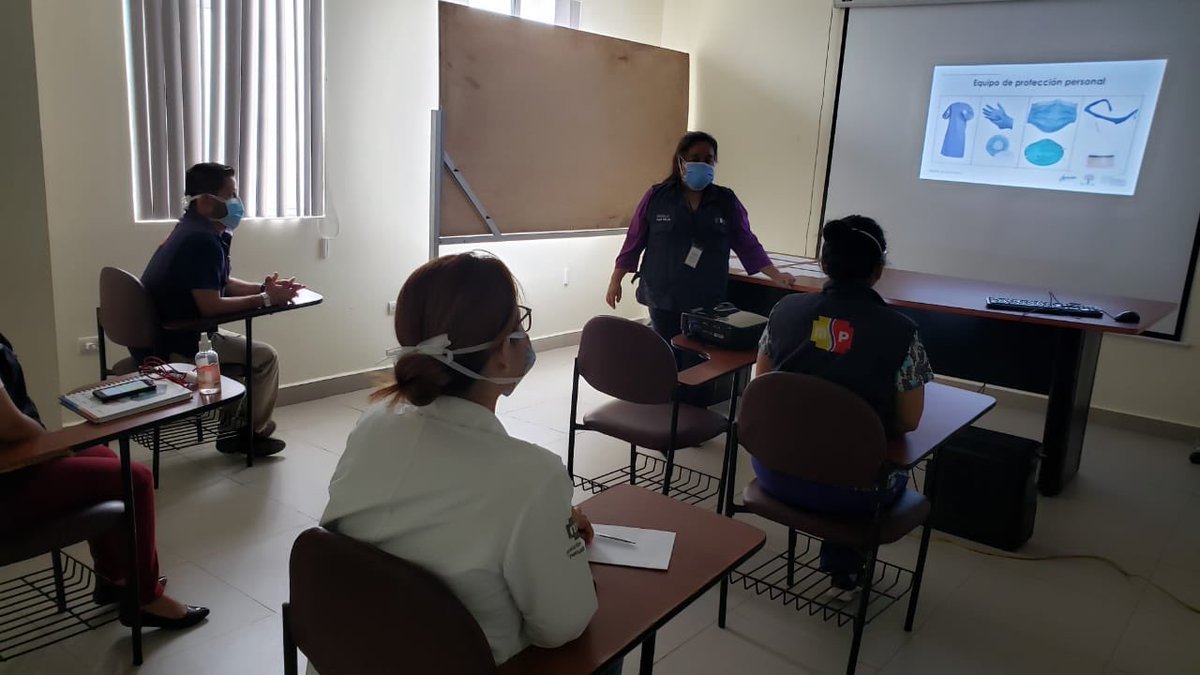 Salud_Guayas's tweet photo. Responsables de promoción y calidad de la salud del Distrito 09D07, llevan acabo sensibilización con los temas de correcto uso de prendas de protección frente al #Covid_19 y Cosmovisión y medicina ancestral a los directores de las unidades operativas.
#ActivadosPorLaSalud https://t.co/k2ri1yrCdR
