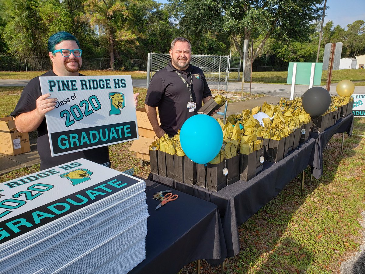 drnehrig's tweet photo. We ❤ our seniors! What a great day with our c/o 2020! Banners, balloons, caps &amp; gowns, gift bags, yearbooks, cheers...
(and a few tears too!) Thanks for the video, @volusiaschools!
@PRHS2020 @PineRidgeHS
#PantherStrong #WereAllInThisTogether https://t.co/Uk73PC07fI