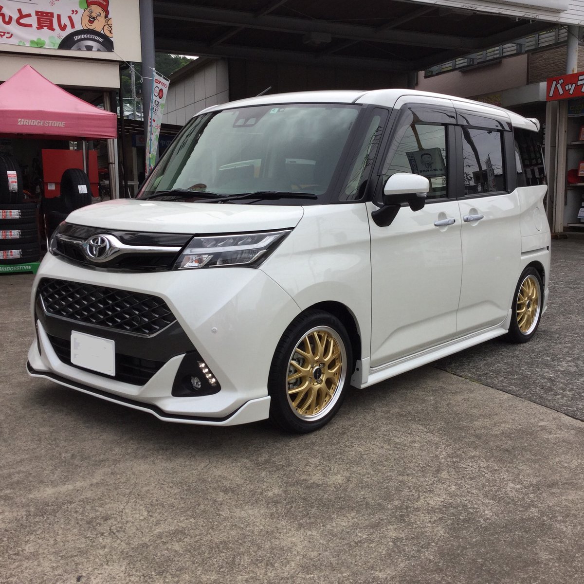 ট ইট র 佐藤タイヤ商会 ミスタータイヤマンサトウ 納車 ホヤホヤの トヨタタンクカスタム を ドレスアップ しました テインハイテク でローダウン ユーロスポーツ Type 815のゴールドカラーに195 45r16をインストール モノトーンにアクセントの