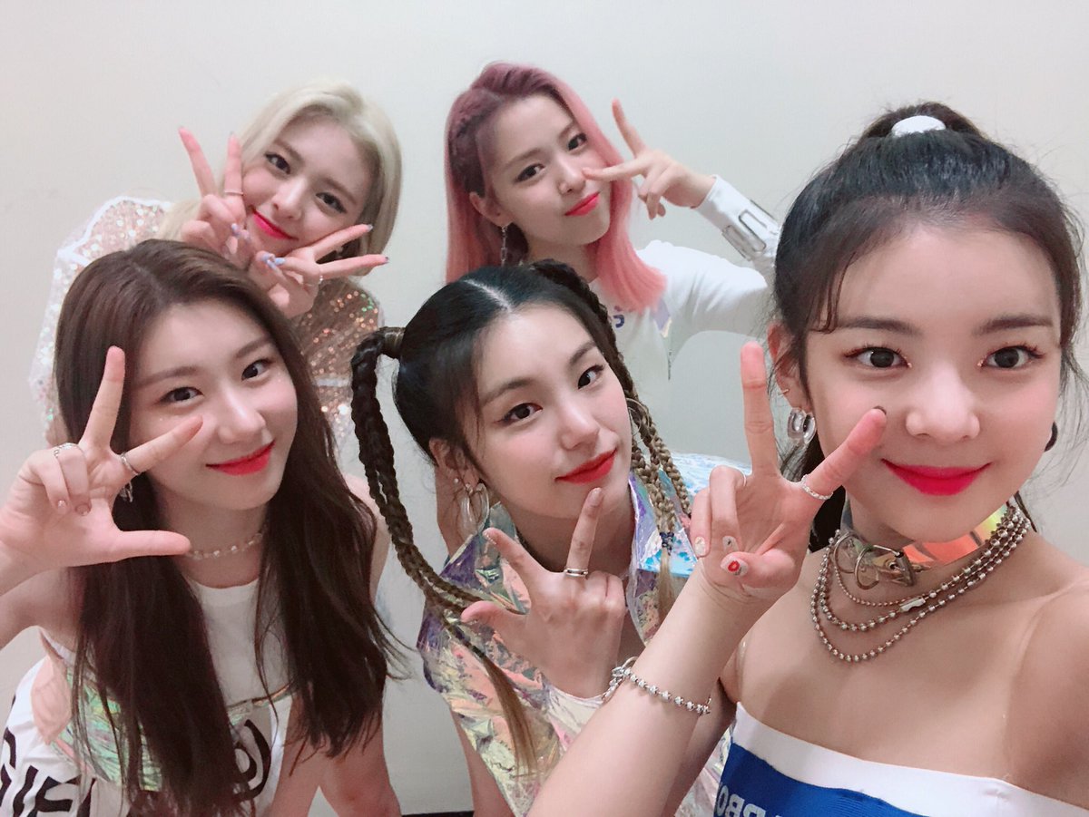 TheFUSlON's tweet photo. [#2026iHRAs] BACKSTAGE

We can’t wait for our performance at the @StaniHeartRadio awards. The #ICY❆ queens are here! 💅👑 https://t.co/YsBlnNHu9D
