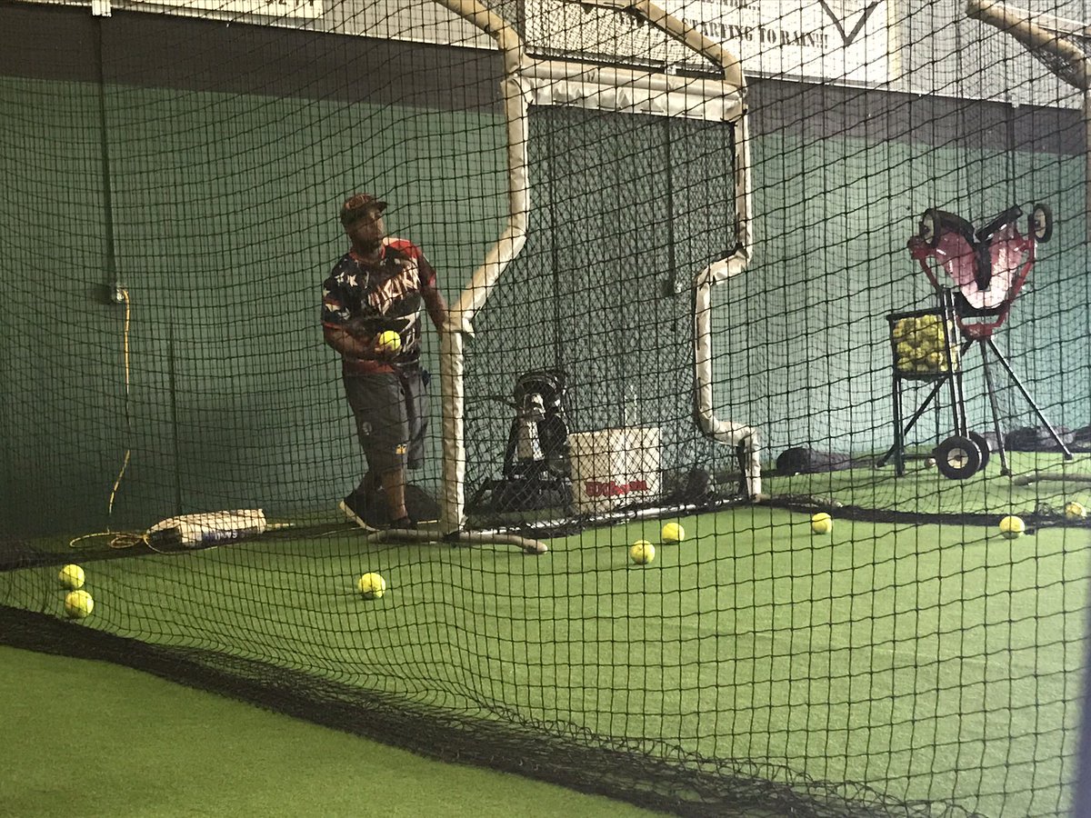 3rdMonkeySports's tweet photo. So good to be back at it! Lots of individuals, slowpitch then an affiliate teams 10U Carolina Punishers!! Broke them into groups but they were so excited to back at it with teammates!! #thirdmonkeysports #backtopractice #quarentinewasntfun #knockinofftherust #doingbigthing https://t.co/Jaw8yuZHEm