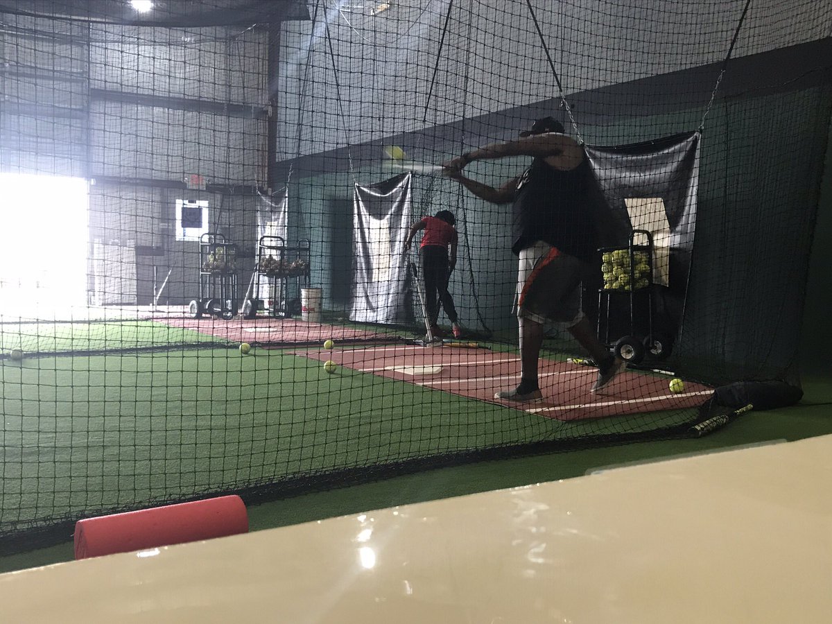 3rdMonkeySports's tweet photo. So good to be back at it! Lots of individuals, slowpitch then an affiliate teams 10U Carolina Punishers!! Broke them into groups but they were so excited to back at it with teammates!! #thirdmonkeysports #backtopractice #quarentinewasntfun #knockinofftherust #doingbigthing https://t.co/Jaw8yuZHEm