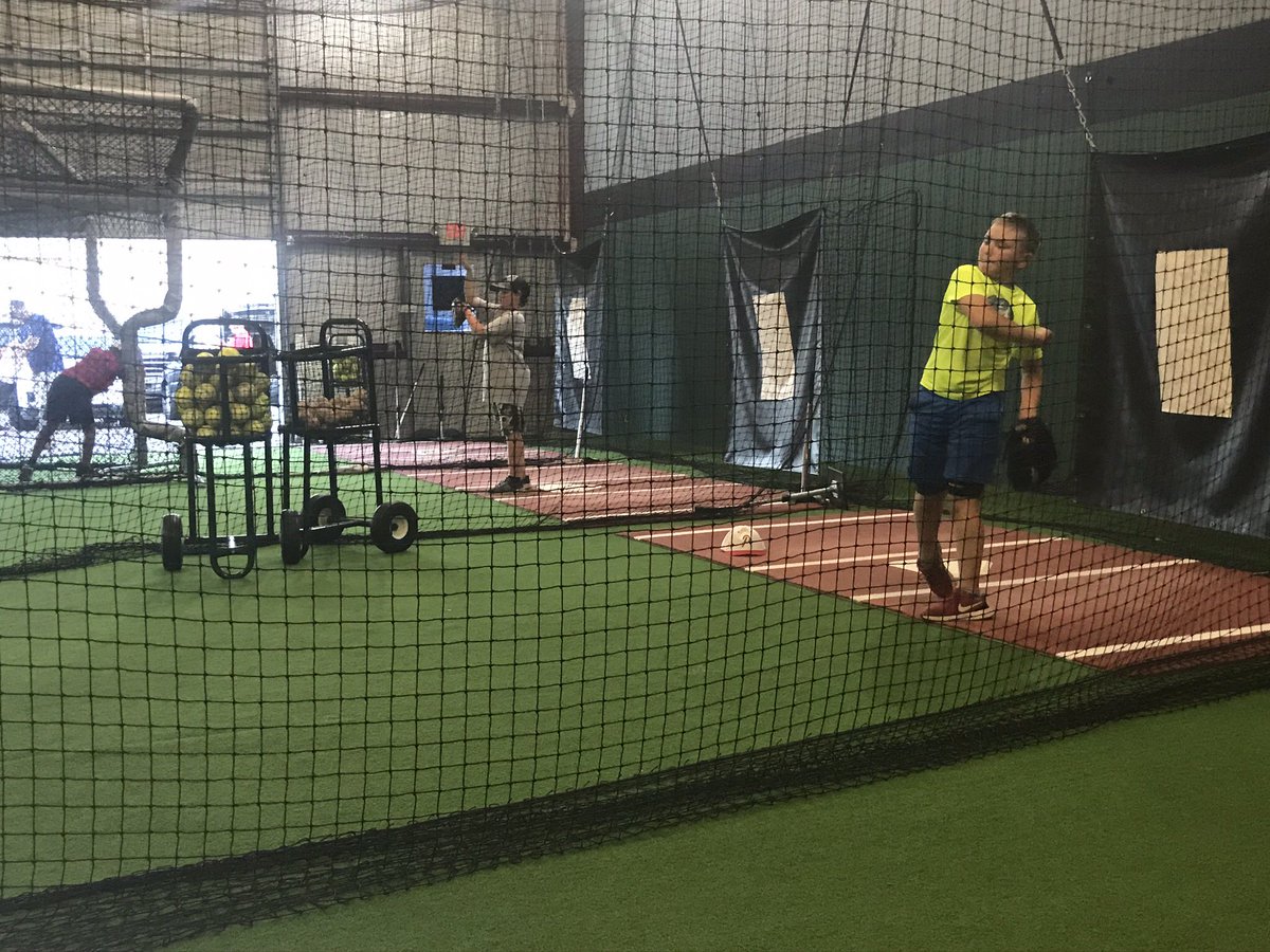 3rdMonkeySports's tweet photo. So good to be back at it! Lots of individuals, slowpitch then an affiliate teams 10U Carolina Punishers!! Broke them into groups but they were so excited to back at it with teammates!! #thirdmonkeysports #backtopractice #quarentinewasntfun #knockinofftherust #doingbigthing https://t.co/Jaw8yuZHEm